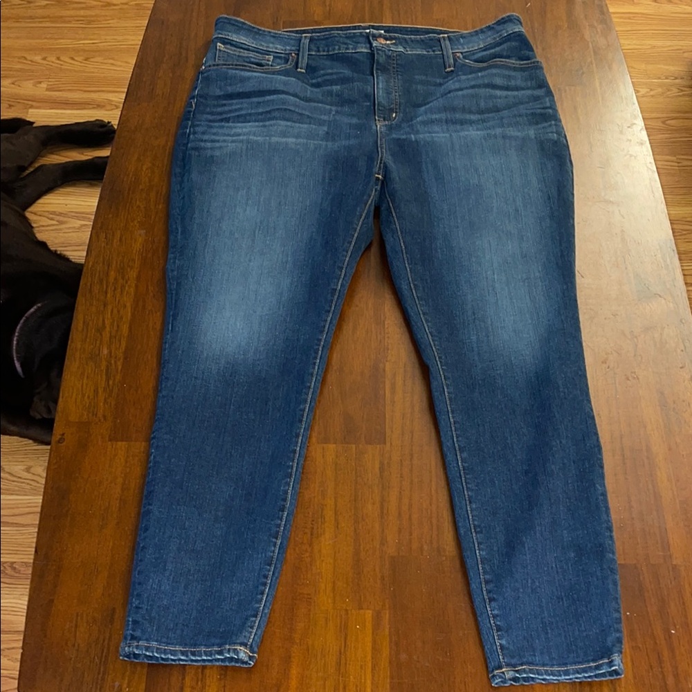 Madewell NWT ladies Curvy High Rise Skinny jeans. Size 35. Medium blue wash.